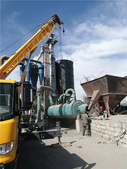 郑州市设备搬运等各类工程项目中，吊车起着关键作用