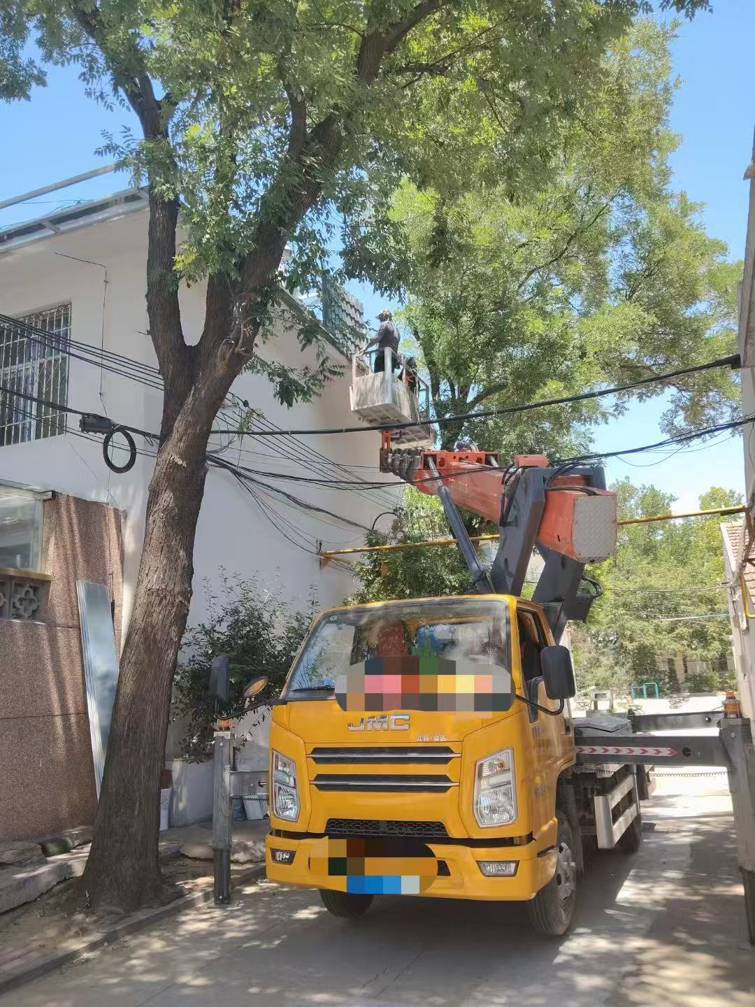 郑州市高空作业车能吊装重物吗？最大承载多少公斤？