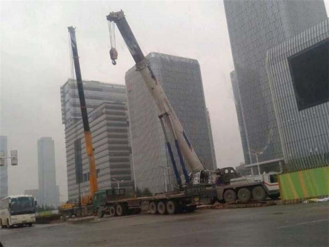 郑州市“自动找平”—— 吊车的 “平地神器” 技术
